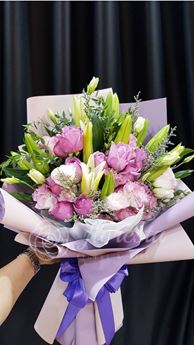 Picture of HB044 - Lily Roses Bouquet