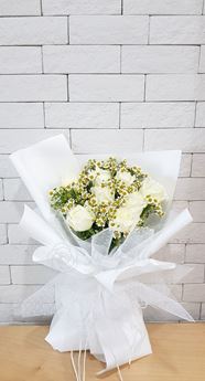 Picture of HB003 - 9 Roses Bouquet