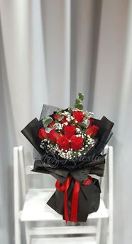 Picture of HB014 - 12 Roses Bouquet