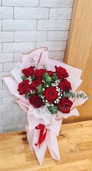 Picture of HB020 - 12 Roses Bouquet