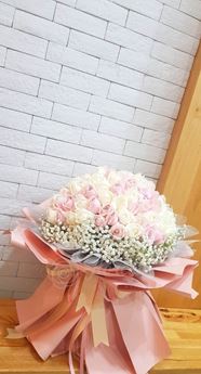 Picture of HB005 - 99 Roses Bouquet